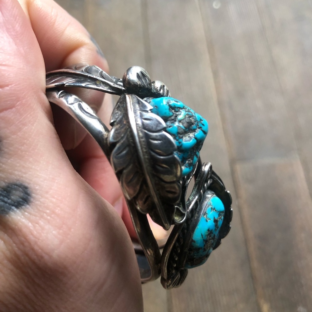 Vintage chunky turquoise cuff - Picture 4 of 8